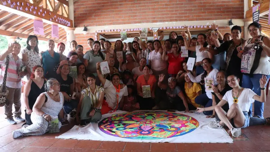 “Voces Femeninas para las Paz” Fortaleciendo la Participación y el Liderazgo Político de las Mujeres en Colombia 